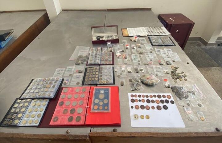 35-річна мешканка Запоріжжя намагалась вивезти через українсько-польський кордон колекцію монет та банкнот