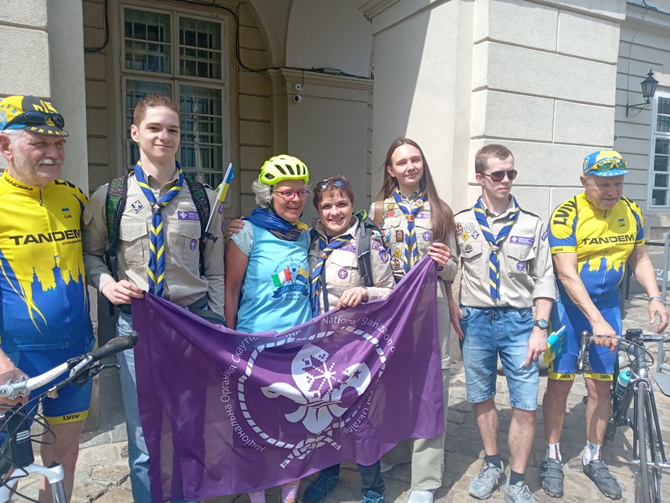 Здолала 2100 км на велосипеді, щоб підтримати Україну: у Львові зустріли італійку Лауру Мореллі