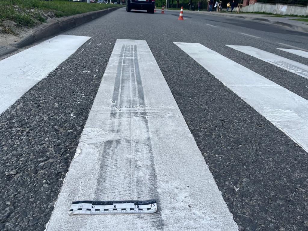 У Львові на перехресті водій збив двох пішоходів, їх госпіталізували