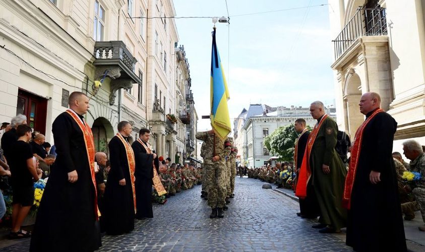 Завтра Львів попрощається з двома Героями