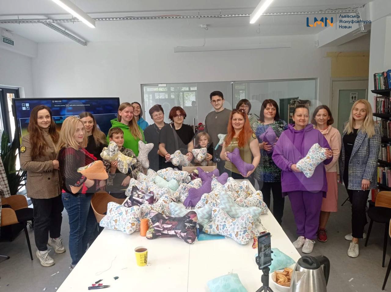 У Львові виготовили рекордну у місті кількість подушок для поранених військових
