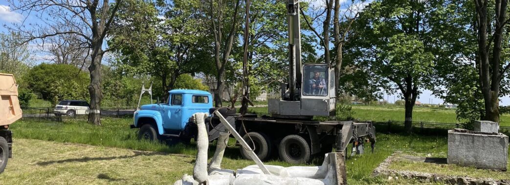 На Радехівщині демонтували пам’ятник радянським солдатам