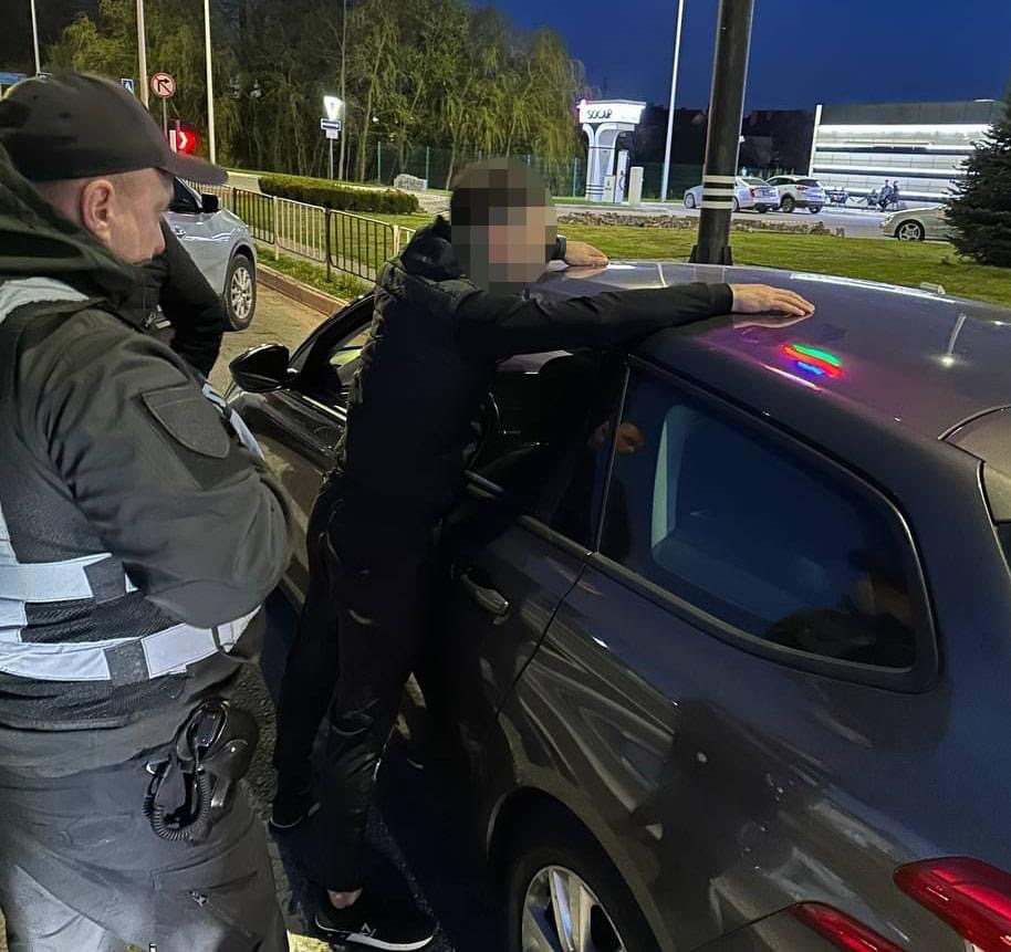 Поліцейські затримали хмельничанина, який вкрав у Львові BMW