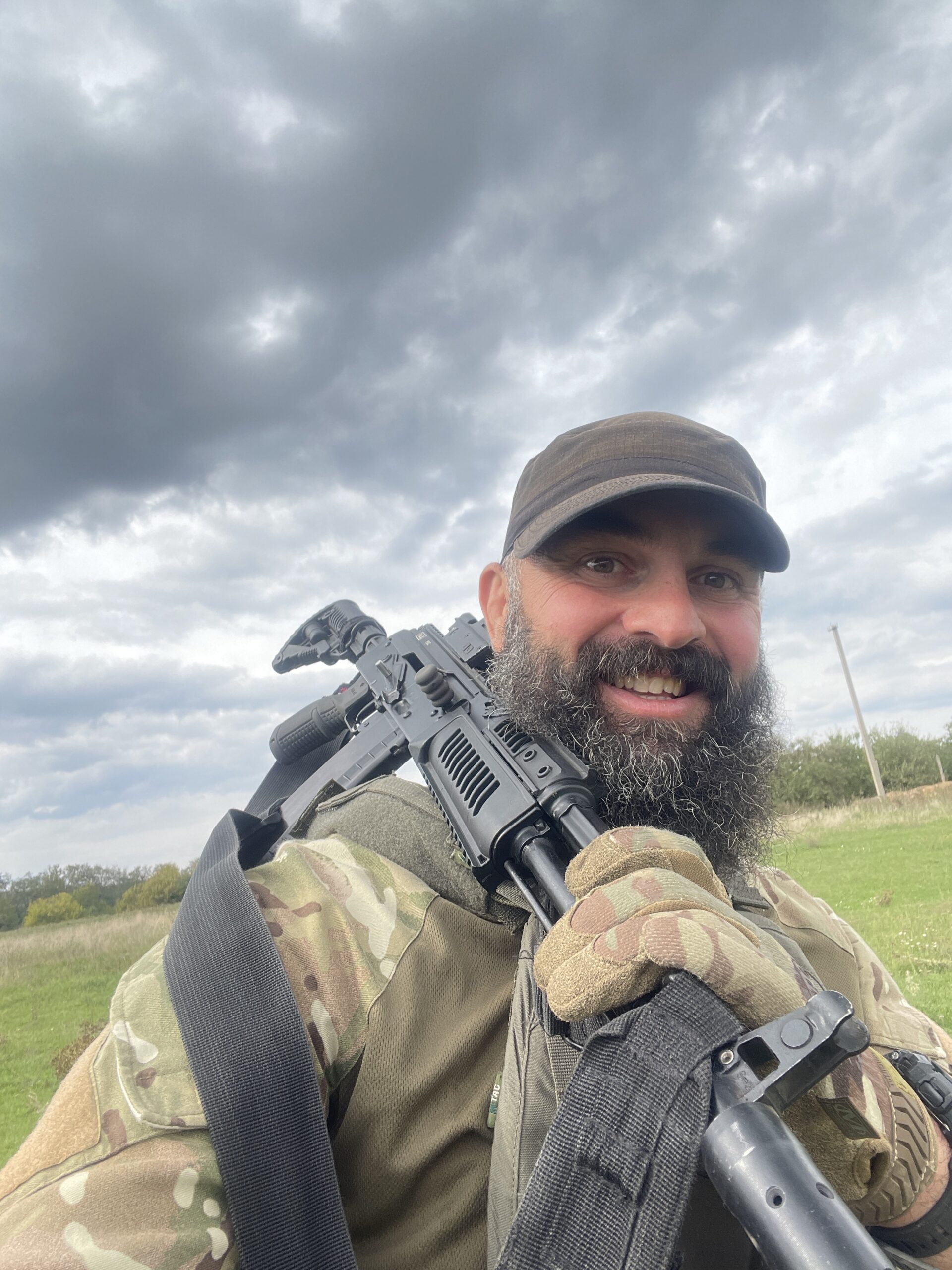 Він все залишив, щоб стати на захист України: рідні воїна просять підтримати петицію про присвоєння йому звання Героя України