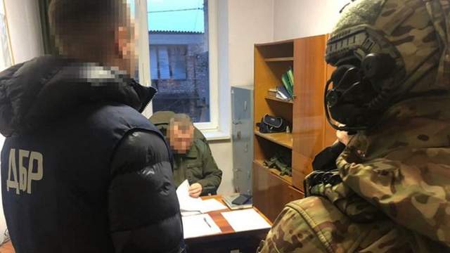 Керівника Яворівського військомату, якого затримали на хабарі, відсторонили від посади