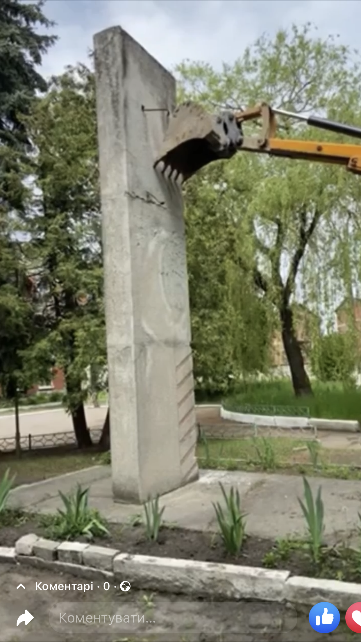 Сьогодні в Червонограді знесли монумент «герою радянського союзу» (ВІДЕО)