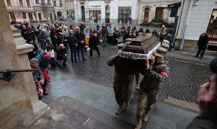 Завтра у Львові в останню дорогу проведуть двох загиблих Героїв