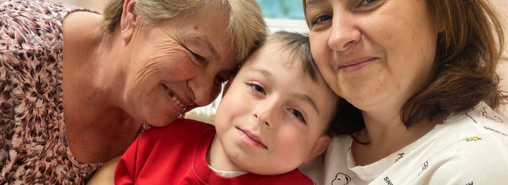 У Львові 9-річному хлопчику трансплантували нирку від його мами