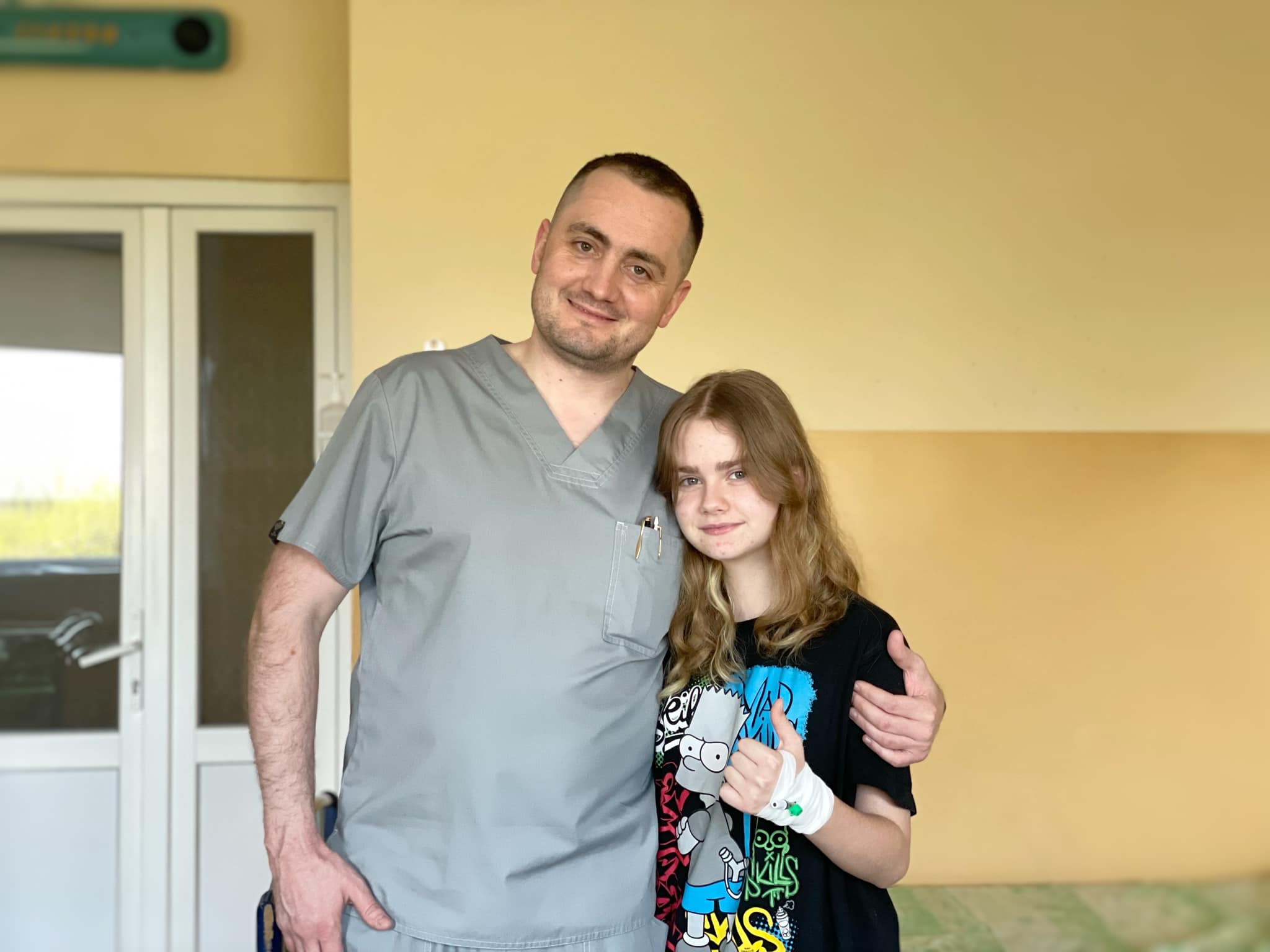 У Львові 15-річній дівчині видалили жирову пухлину у спинному мозку