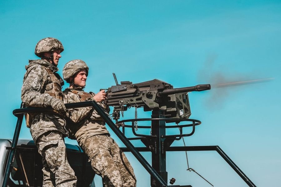 Втрати ворога: захисники збили 3333 російські безпілотники і знищили 7667 ББМ