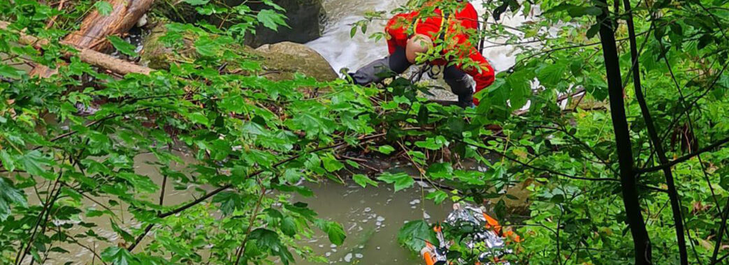 Тіло 68-річного чоловіка дістали рятувальники з річки Кам’янка на Стрийщині