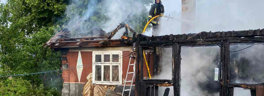 На Яворівщині в будинку згорів 45-річний чоловік