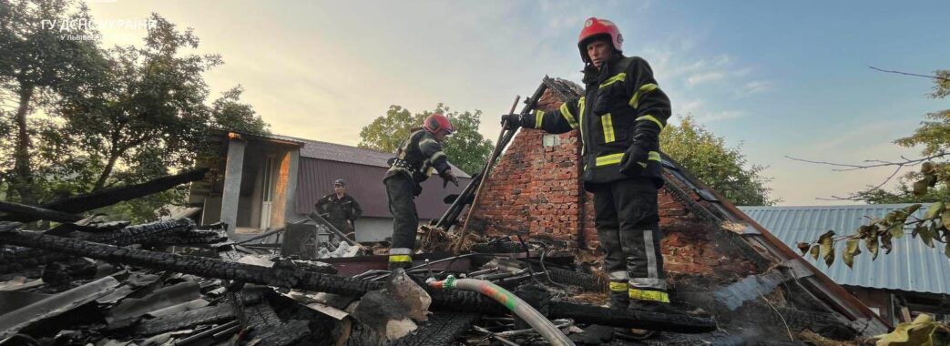 Перед світанком у Великих Мостах на Львівщині сталась пожежа на житловому подвір’ї
