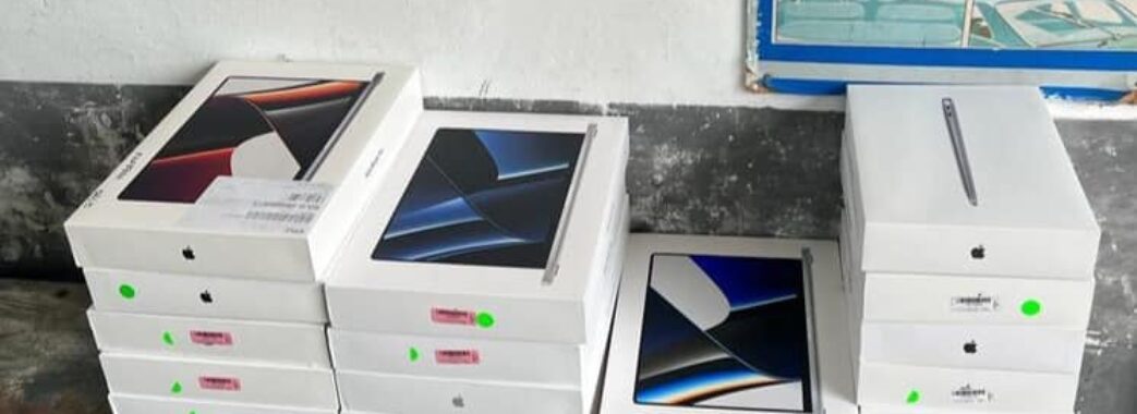 На польському кордоні затримали 70-річного чоловіка із контрабандою ноутбуків Apple на понад мільйон гривень