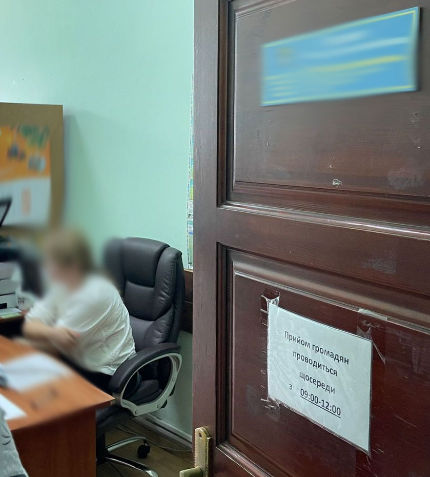 У Львові на хабарі затримали посадовицю виконавчої служби
