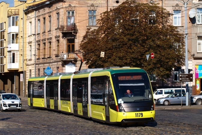 Львівські трамваї повертаються на звичні маршрути