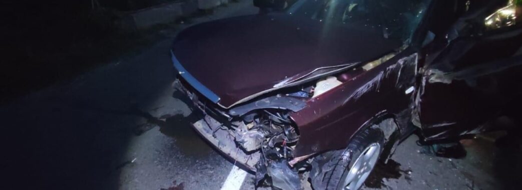 На Дрогобиччині водійка “ВАЗу” в’їхала у відбійник: постраждали дві людини