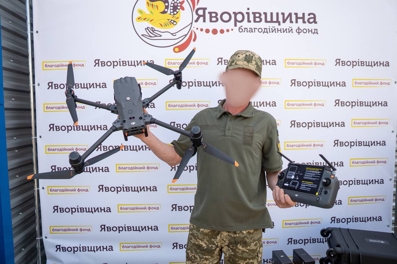 Підрозділ 63 бригади отримав квадрокоптер від фонду «Яворівщина» вартістю майже півмільйона гривень