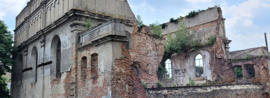 Поки не завалилася повністю: унікальну синагогу в Бродах обіцяють відреставрувати