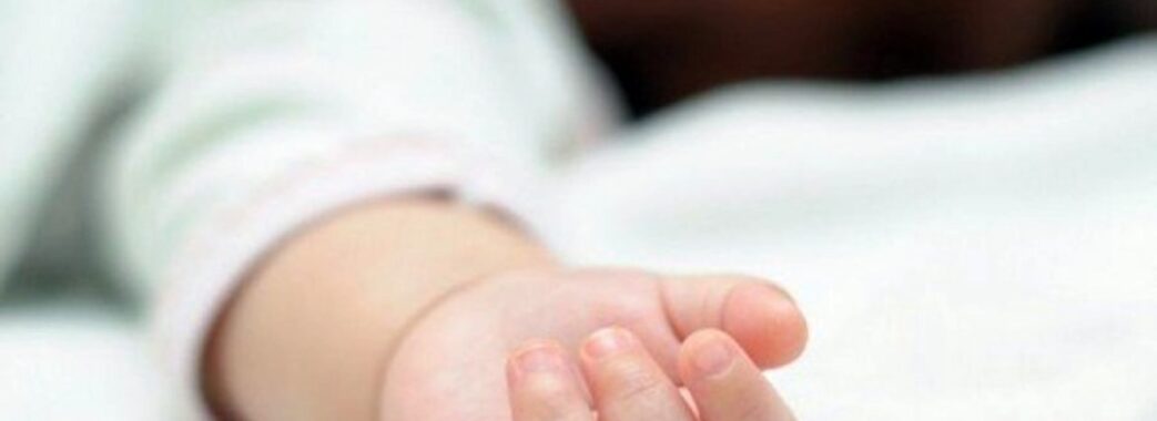 Львівські медики виходили передчасно народжене маля із некрозом фаланг пальців