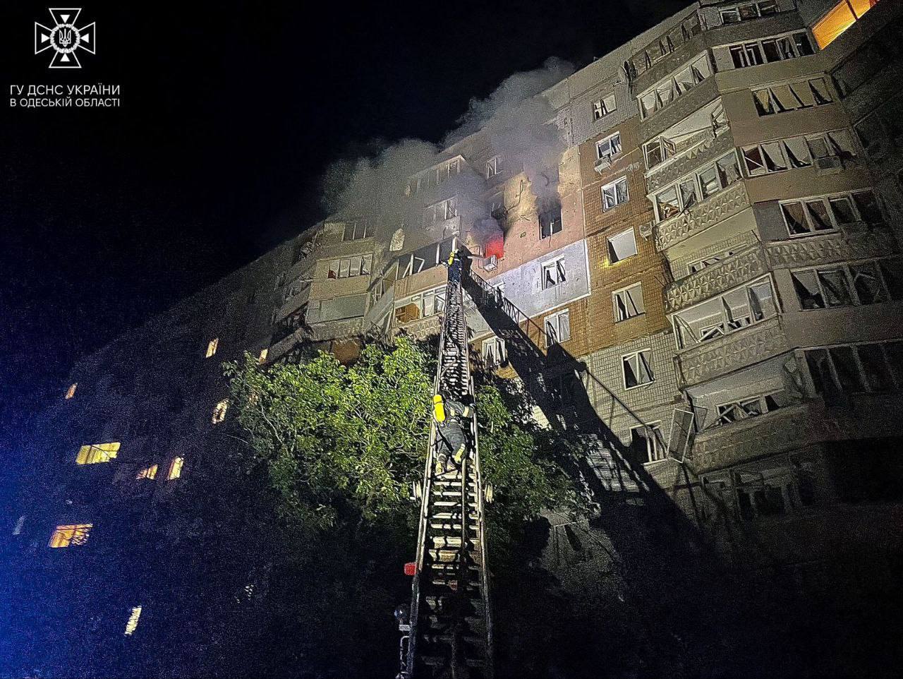 На Одещині уламки збитого «Шахеда» потрапили в будинок: троє загиблих, більше 20 – поранені (ВІДЕО)