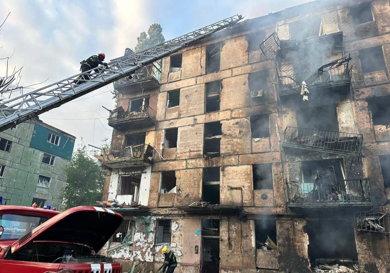 Вночі росіяни поцілили в багатоповерхівку у Кривому Розі: є загиблі і поранені