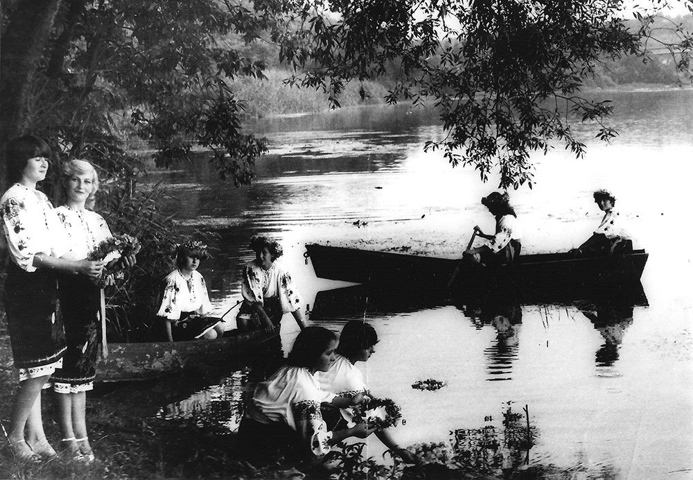 Пошук квітки папороті, купання у росі та пускання вінків: традиції та звичаї свята Івана Купала