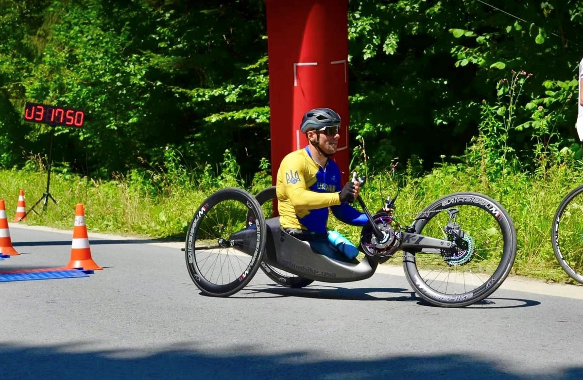 Подолав дистанцію на хендбайку: у велоперегонах Gran Fondo взяв участь паралімпієць Павло Баль