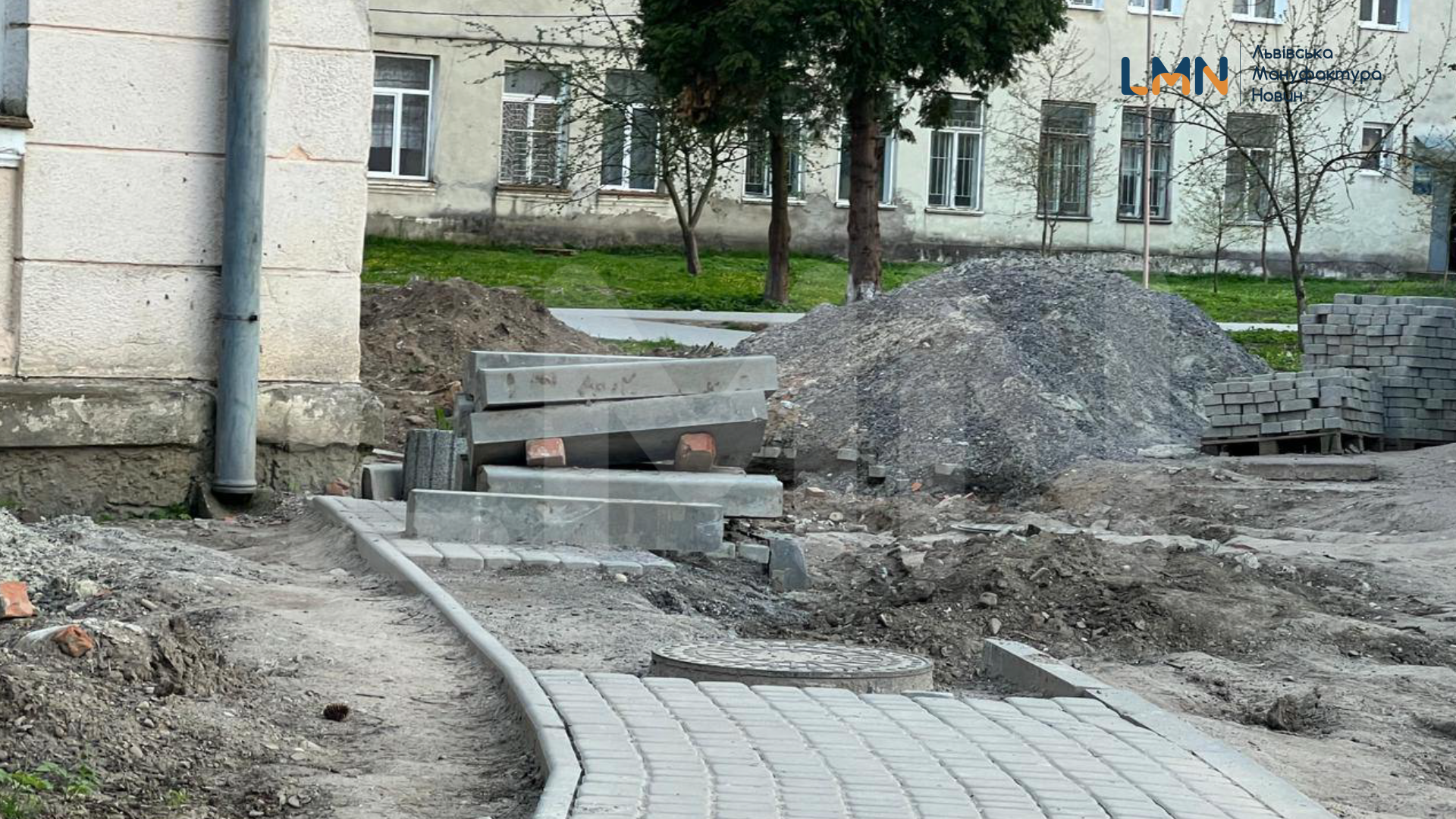 Справа на чотирьох: на покладанні бруківки у Самборі злочинна група вкрала понад 300 тисяч гривень (ВІДЕО)