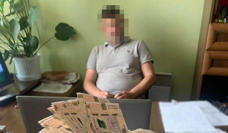 Суд відсторонив від посад чиновників з Червонограда, які вимагали хабарі у підприємців