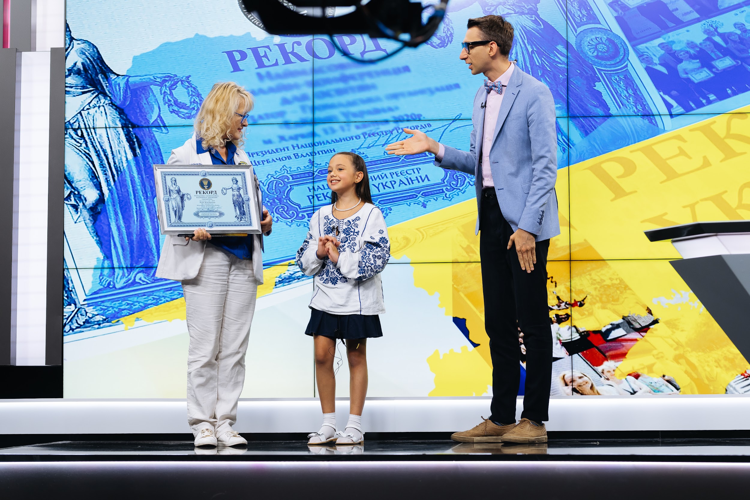 Рекорд України для допомоги ЗСУ: 8-річна дівчинка розповіла найдовшу у світі скоромовку за понад 6 хвилин (ВІДЕО)