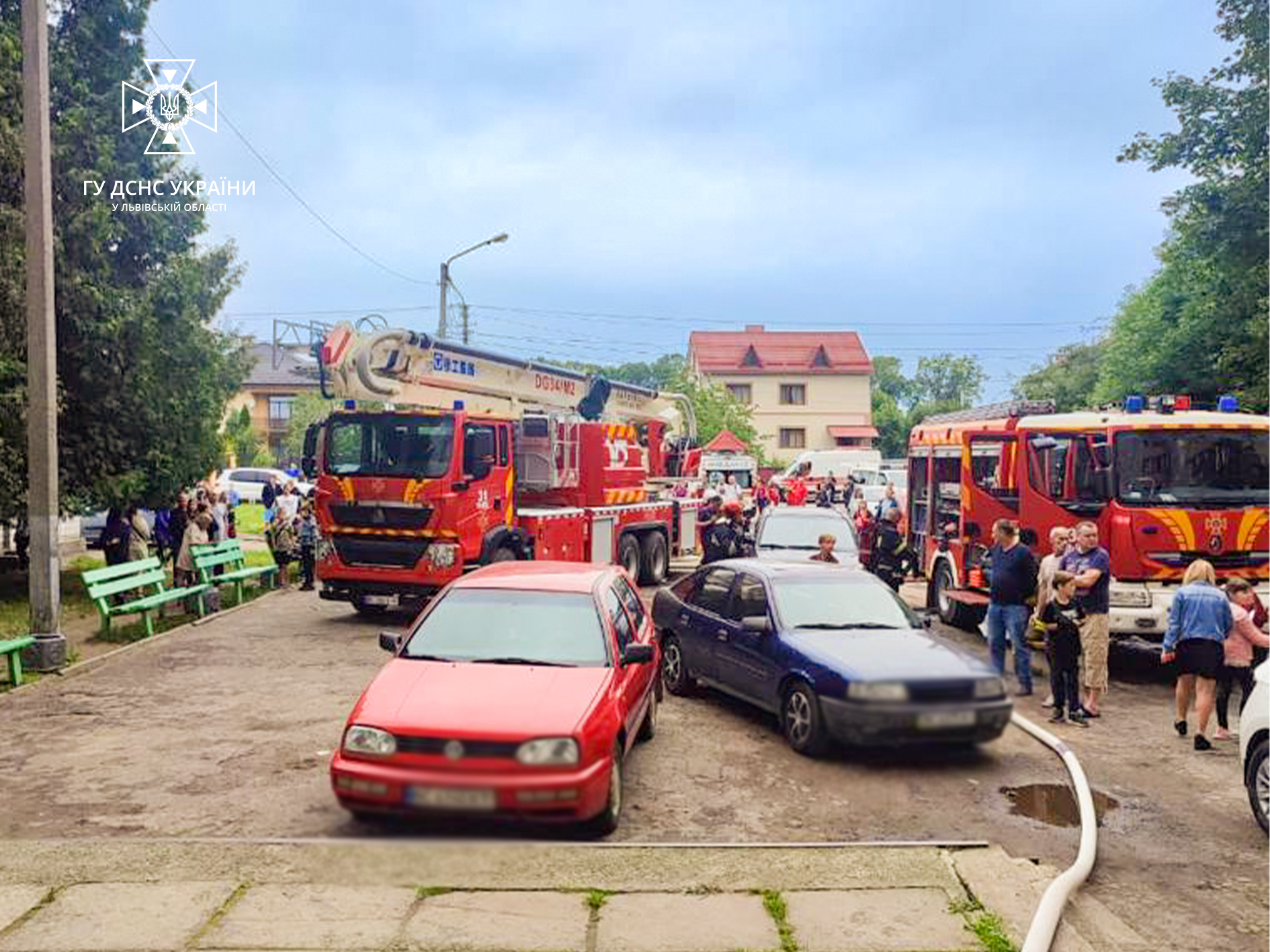 У львівській багатоповерхівці згоріла квартира: господаря забрали до лікарні