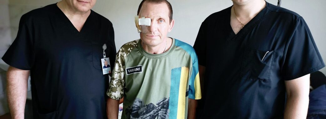 Пережив 69 операцій: у Львові відновили обличчя захисника за допомогою титанових протезів
