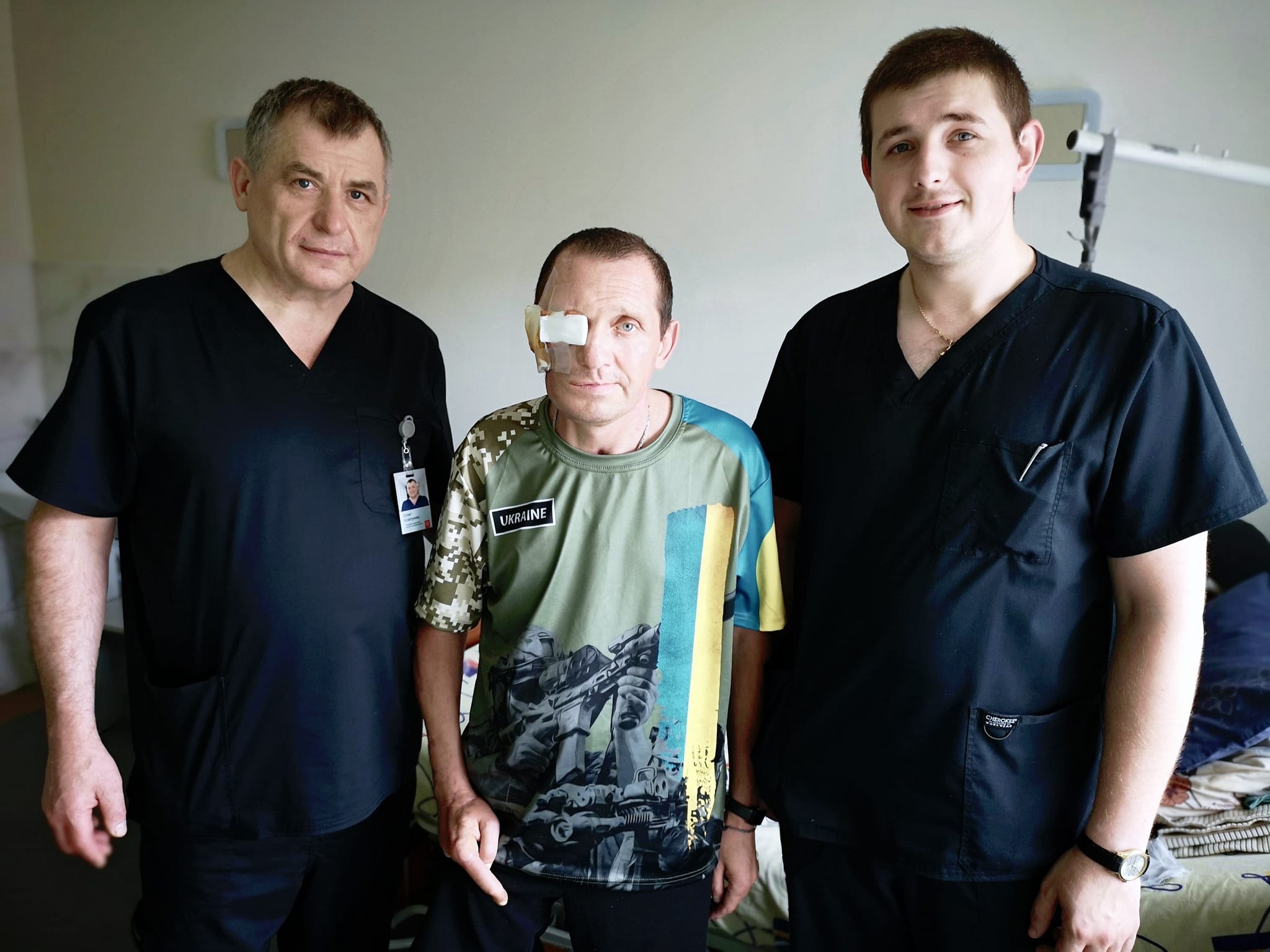 Пережив 69 операцій: у Львові відновили обличчя захисника за допомогою титанових протезів