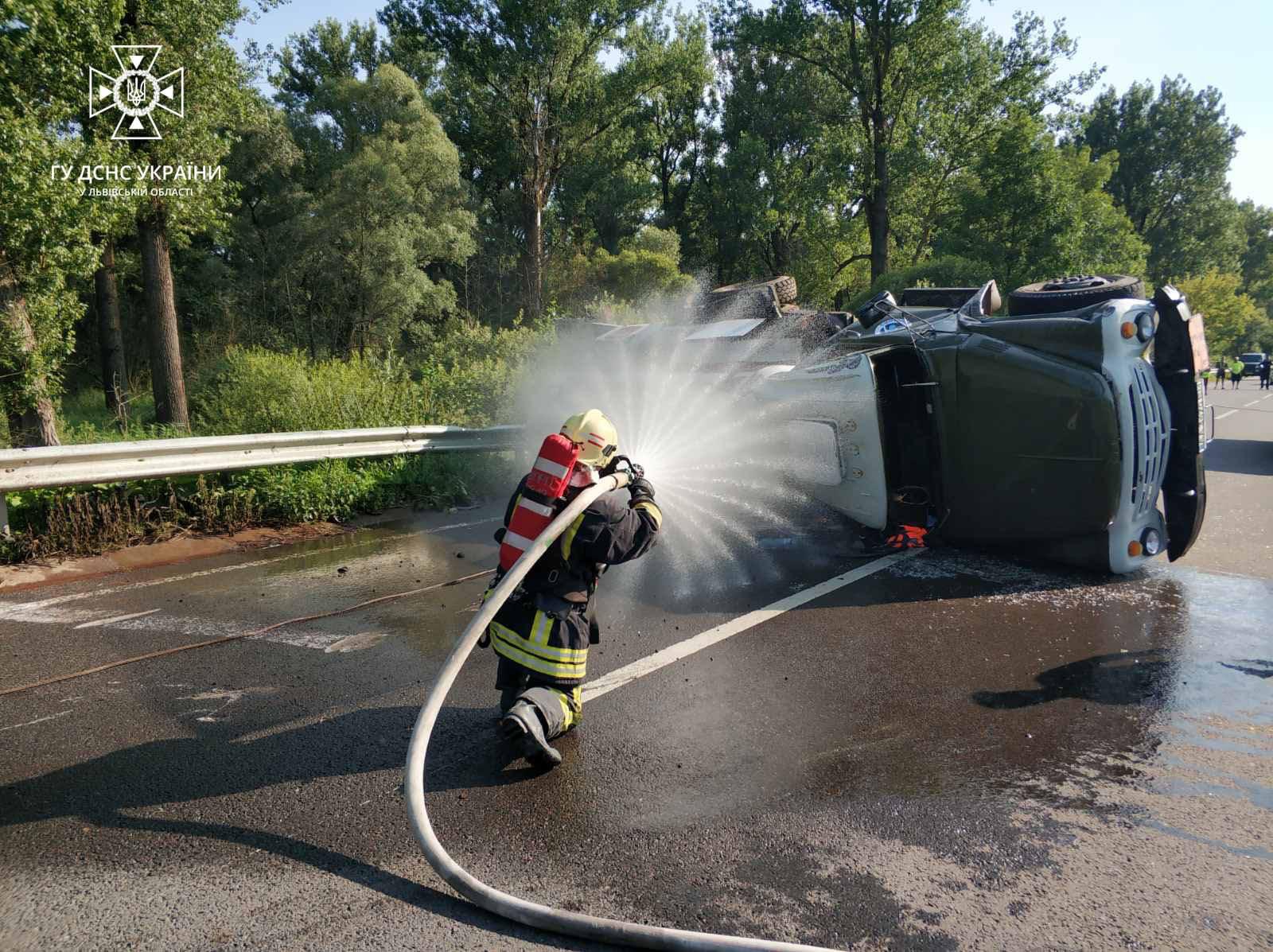 На Самбірщині перекинулася автоцистерна зі скрапленим газом