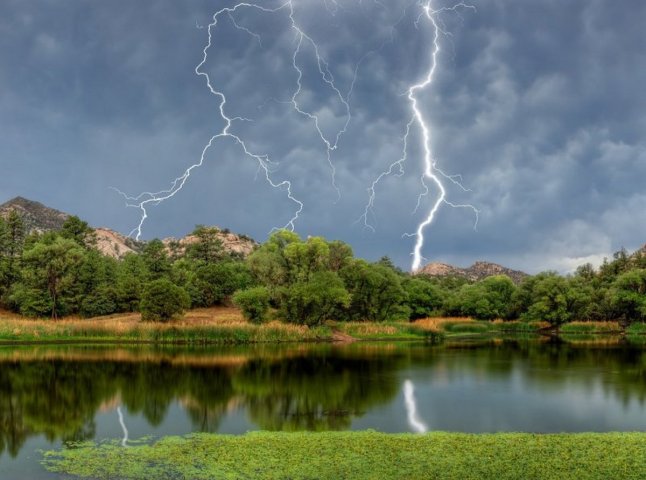 Мешканців Львівщини застерігають про грози