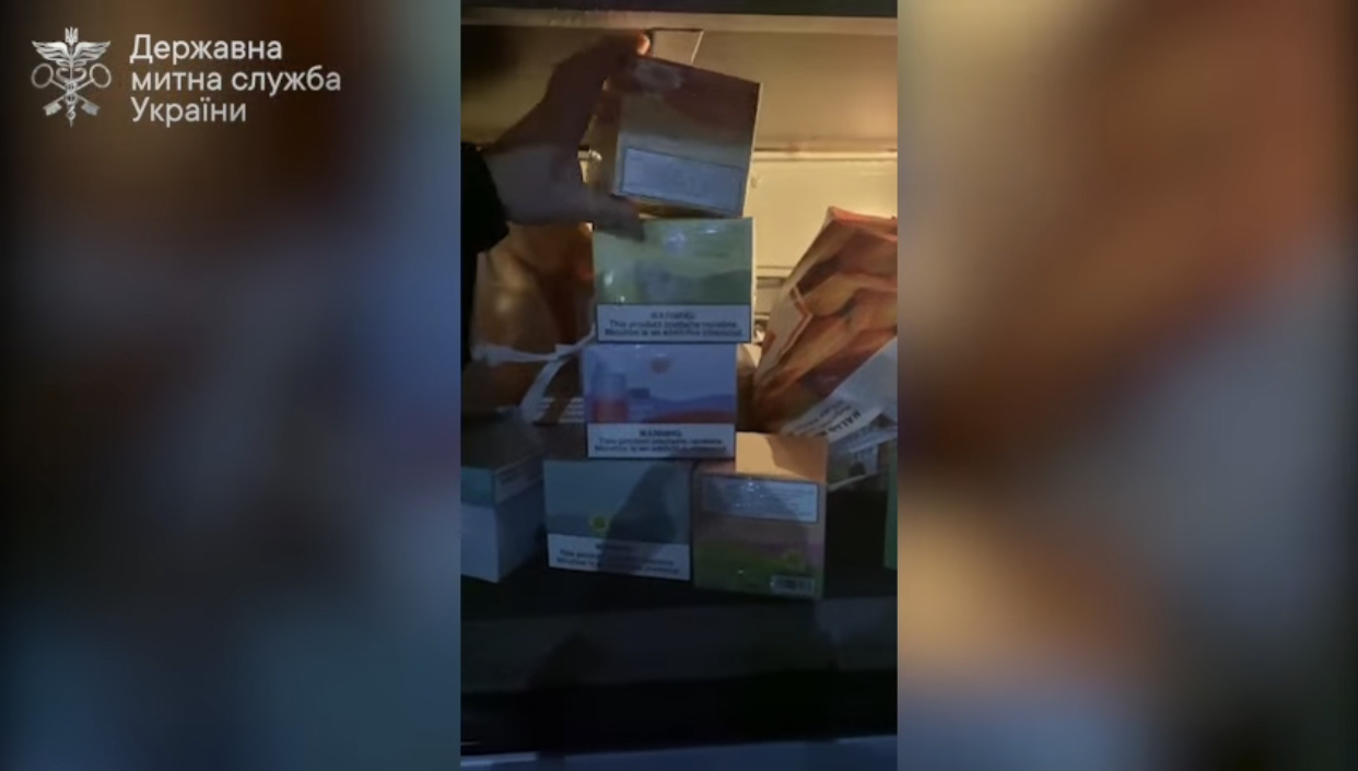 Разом з сітками для ЗСУ перевозив електронні сигарети: на польському кордоні затримали порушника