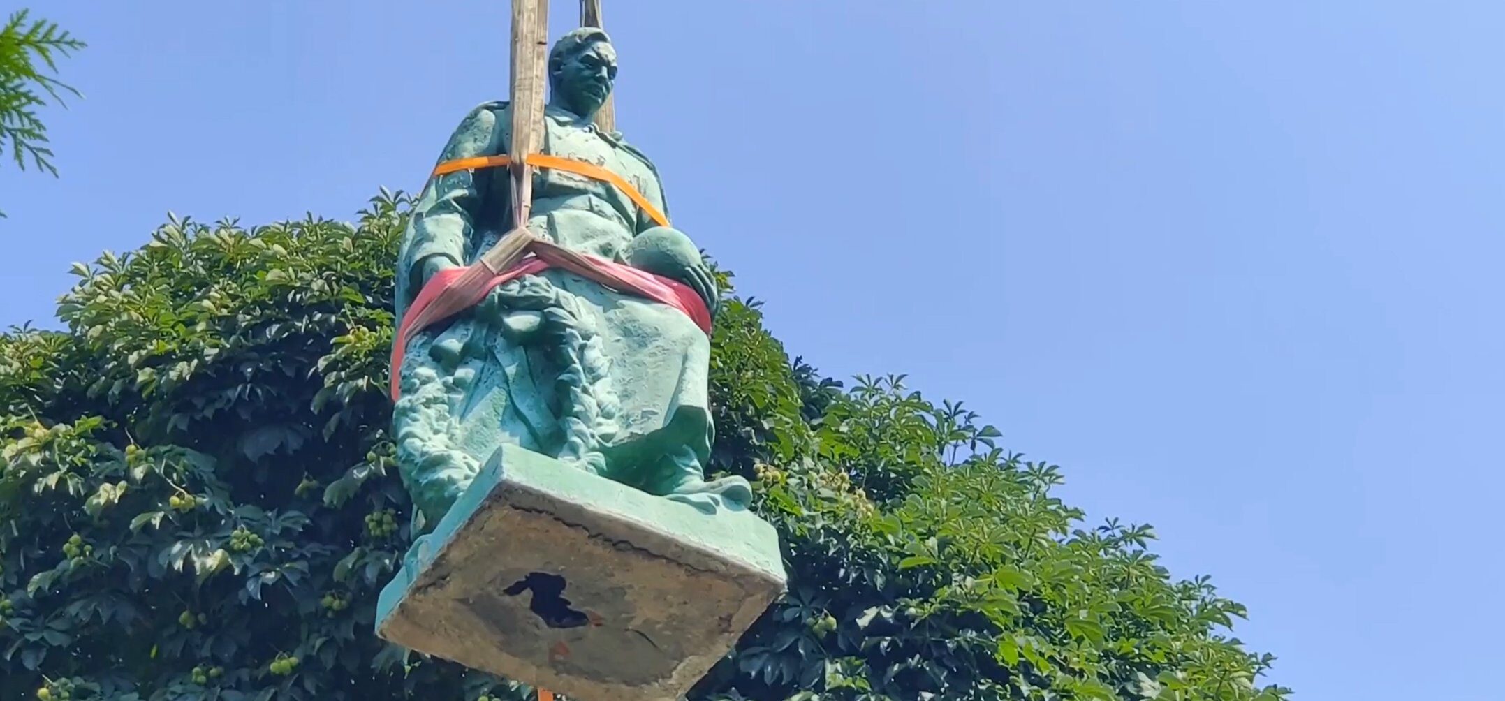 Знесену у Винниках скульптуру «Воїна» перенесуть до Львова (ВІДЕО)