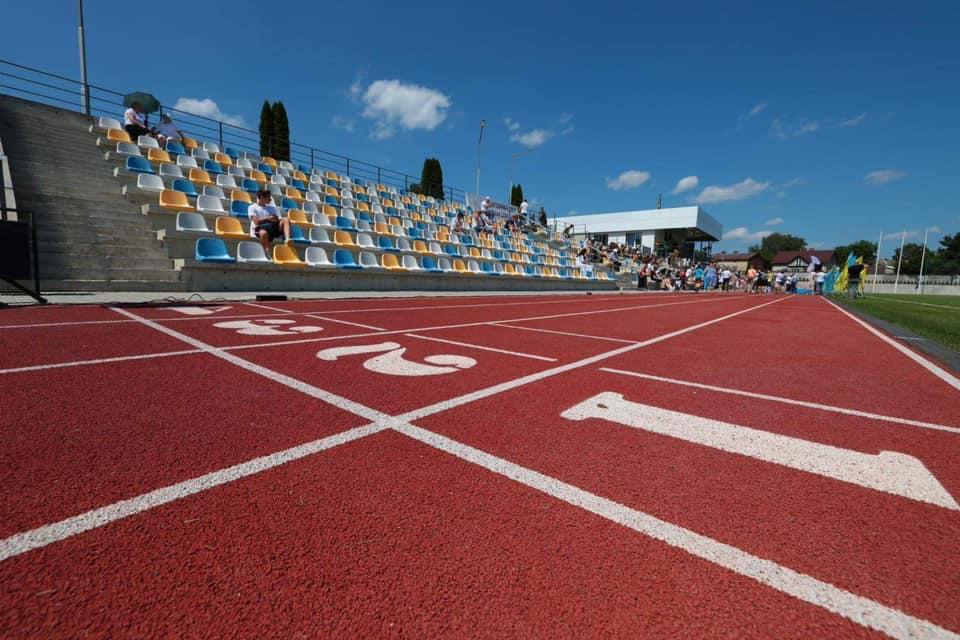 В Яворові на Львівщині відкрили сучасний стадіон