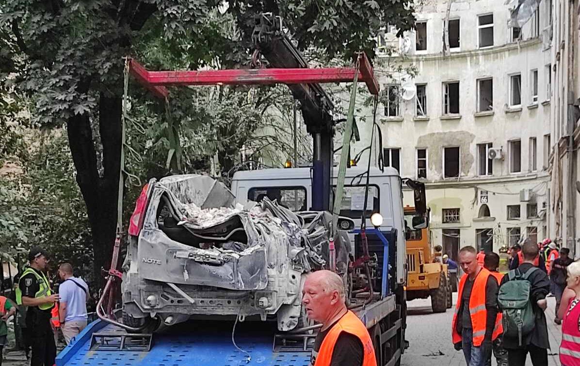Постраждалі від нічних вибухів у Львові можуть звернутись за допомогою