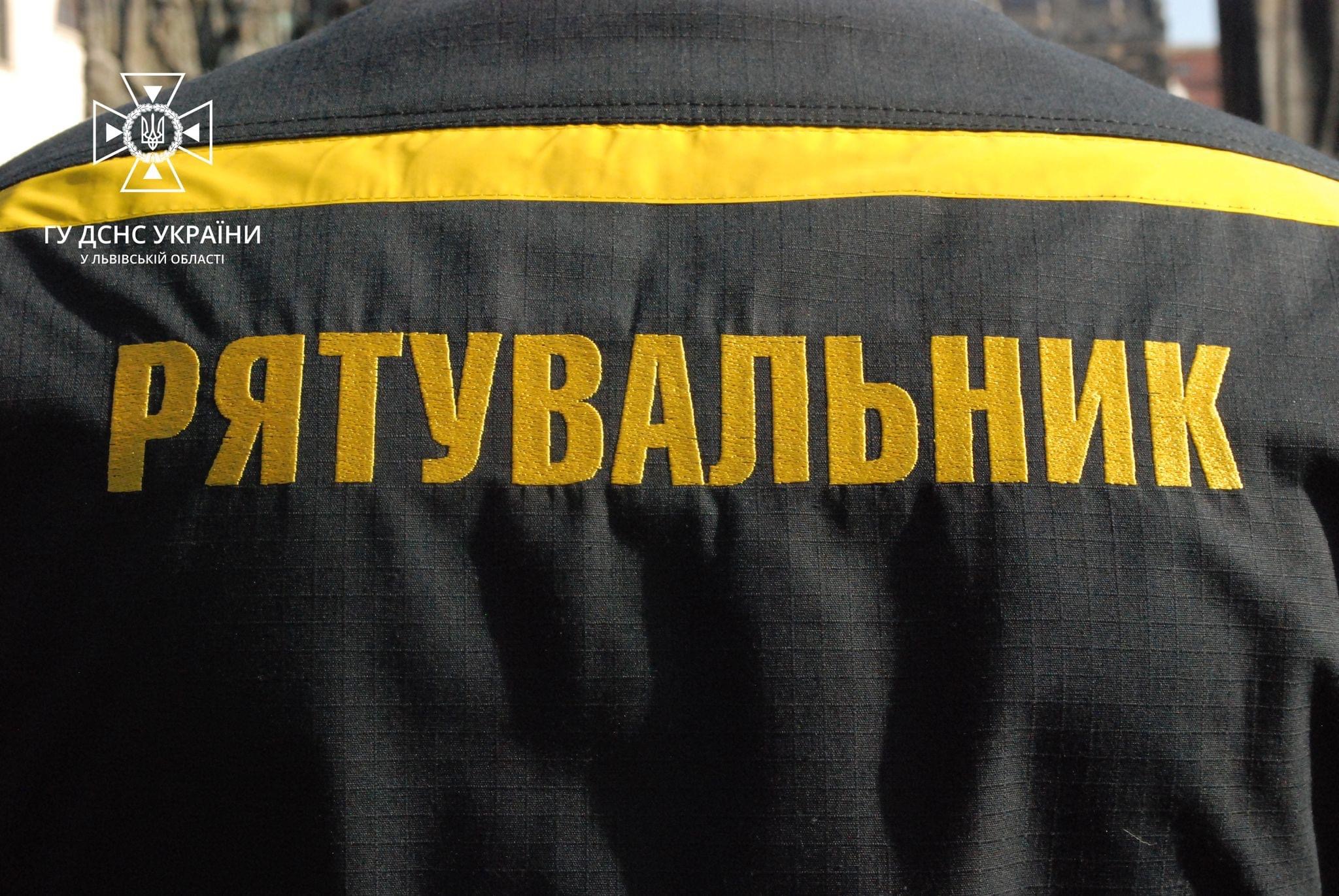 У Новояворівську допомогли бабусі, яка потребувала медичної допомоги