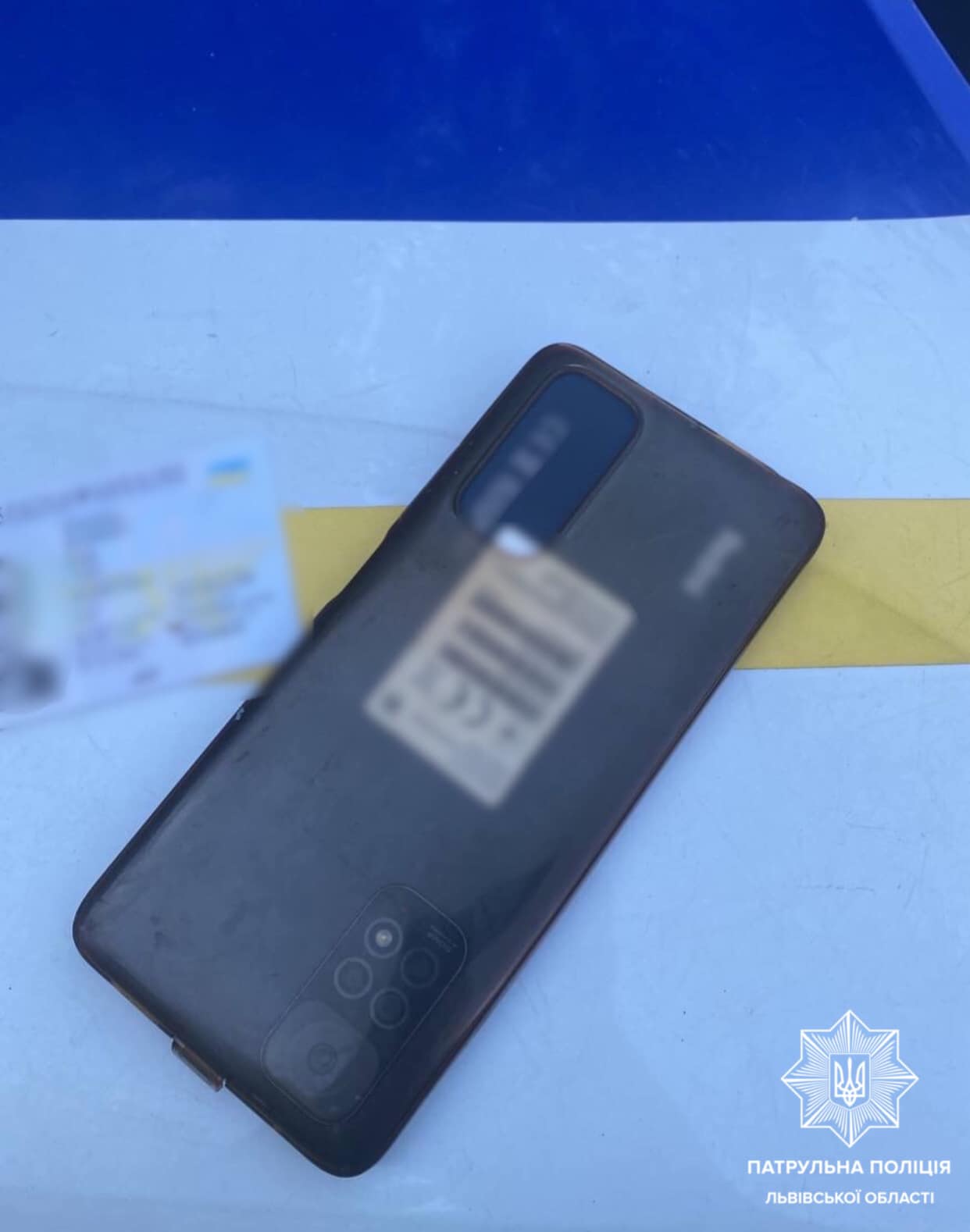 У Львові хулігани побили та вкрали телефон у чоловіка