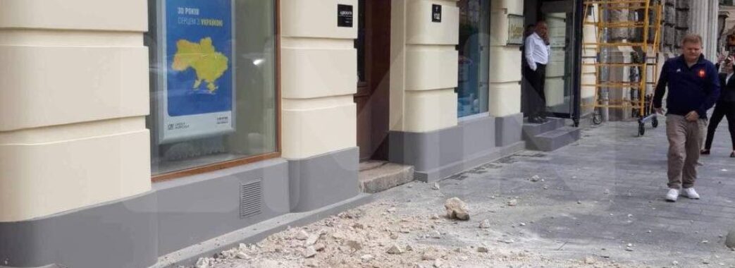 У Львові, на проспекті Шевченка обвалився карниз будинку: мешканці тричі просили його відремонтувати