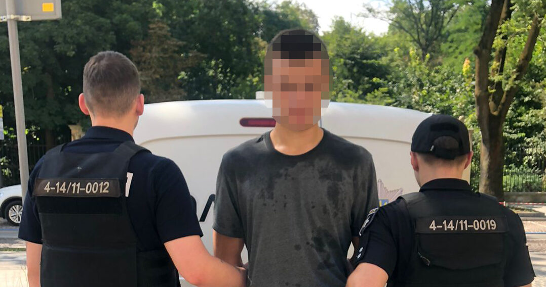 17-річний юнак побив чоловіка в пішохідному переході: потерпілий в реанімації