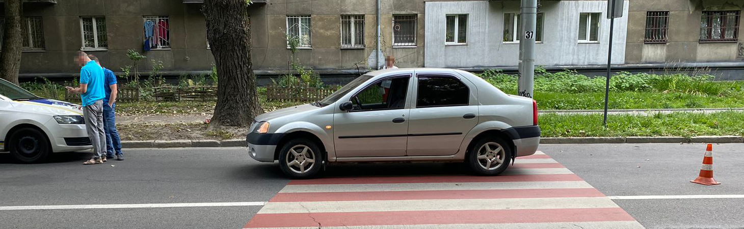 На пішохідному переході у Львові легковик збив 59-річну жінку