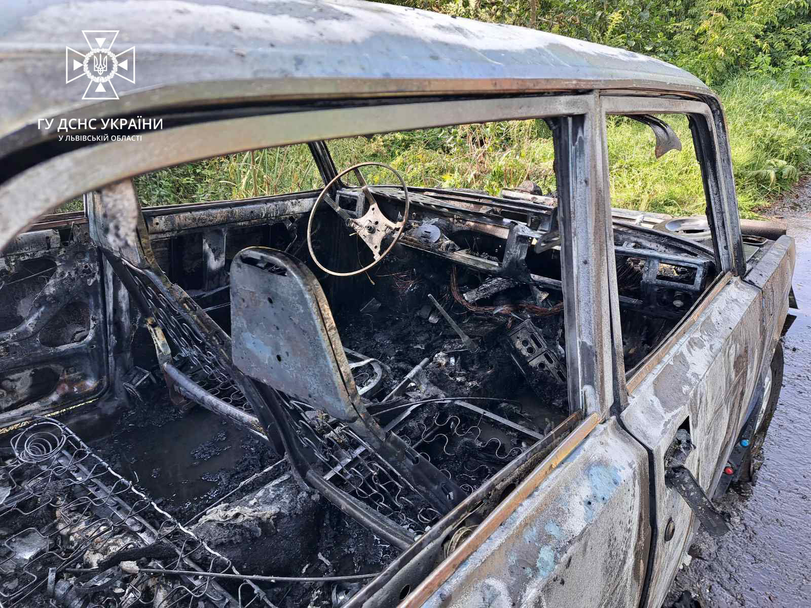 На Червоноградщині за лічені хвилини вщент вигоріла автівка