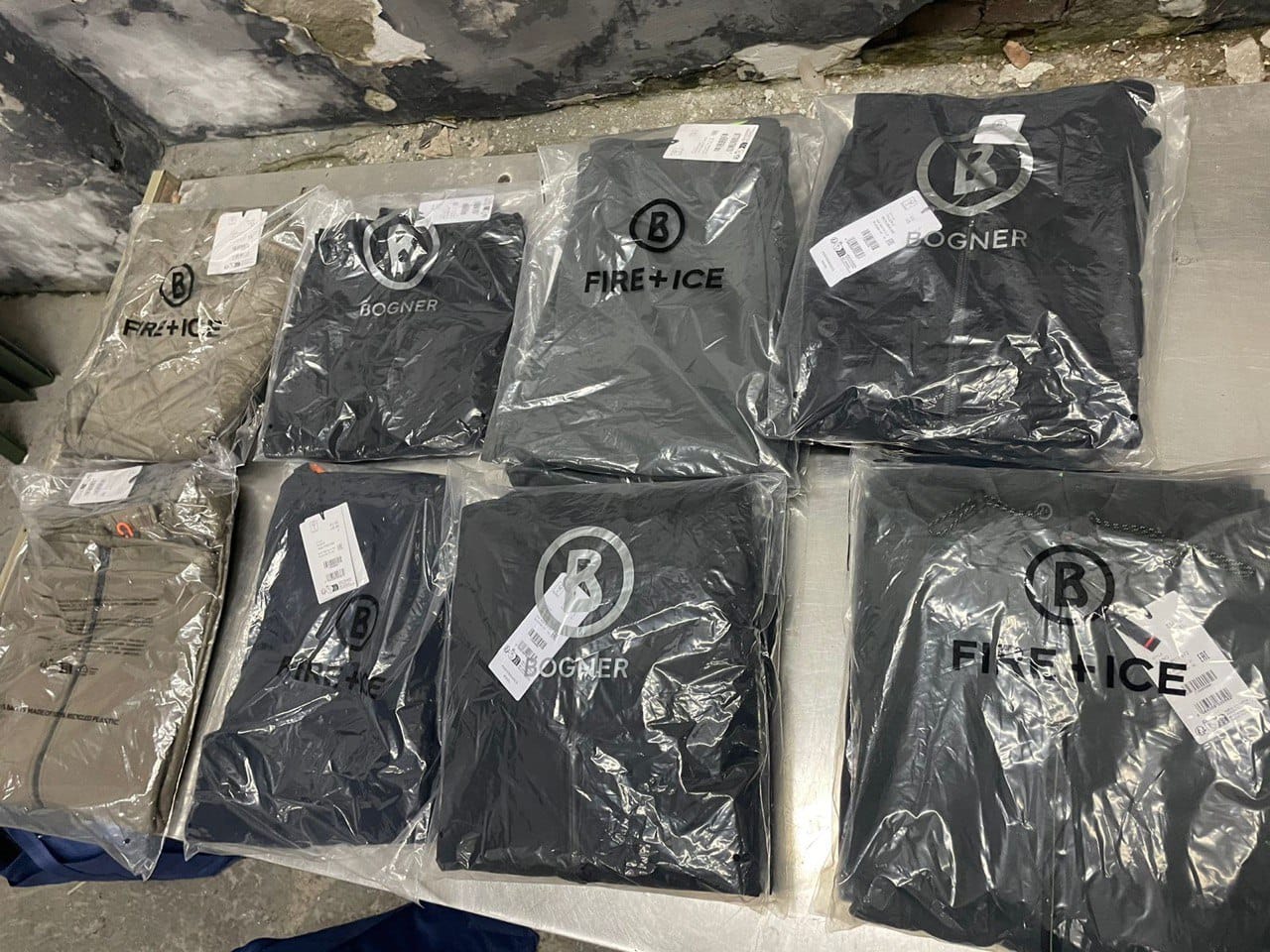 На польському кордоні викрили 48-річного водія, який хотів перевезти незадекларований одяг