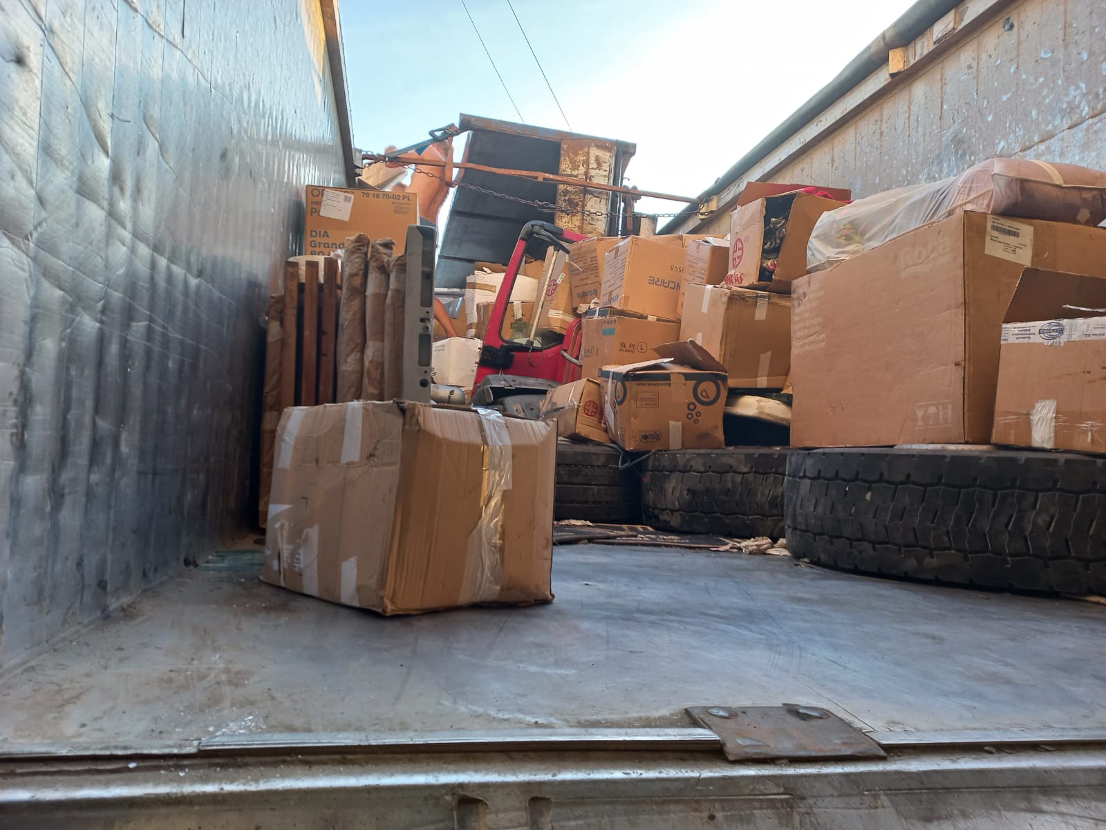 41-річний мешканець Львівщини хотів перевезти товар під виглядом “гуманітарки”