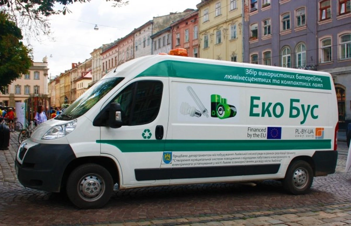 Де та коли можна здати лампи, термометри та батарейки: графік стоянок Екобуса