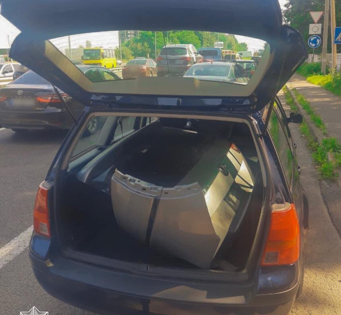 На Львівщині двоє чоловіків вкрали автомобільні запчастини на суму понад 50 тисяч гривень